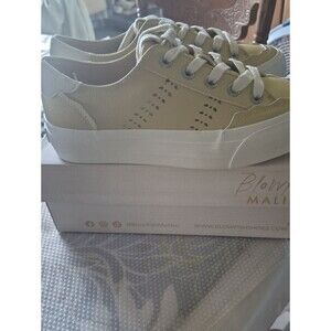 Malibu Box with Pale Beige and White Labeling